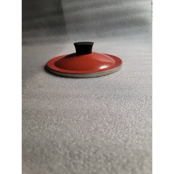 Vintage Metal Red Replacement Lid 6 1/8" Outer 6" Inner No Dents/Dimples - Picture 7 of 7